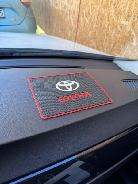 Toyota torpido üstü kaydırmaz ped