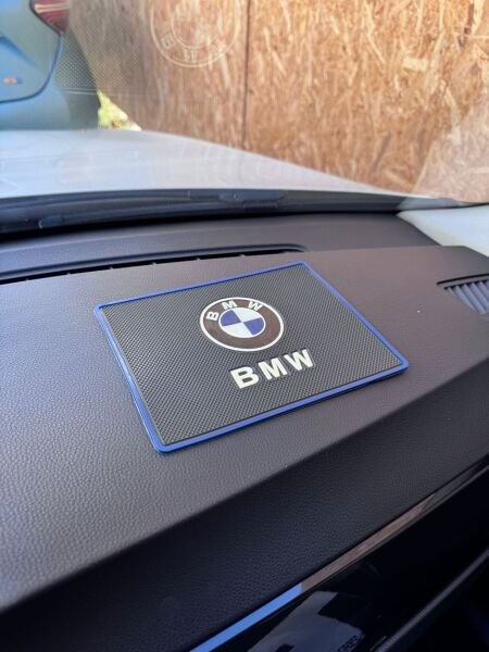 BMW torpido üstü kaydırmaz ped