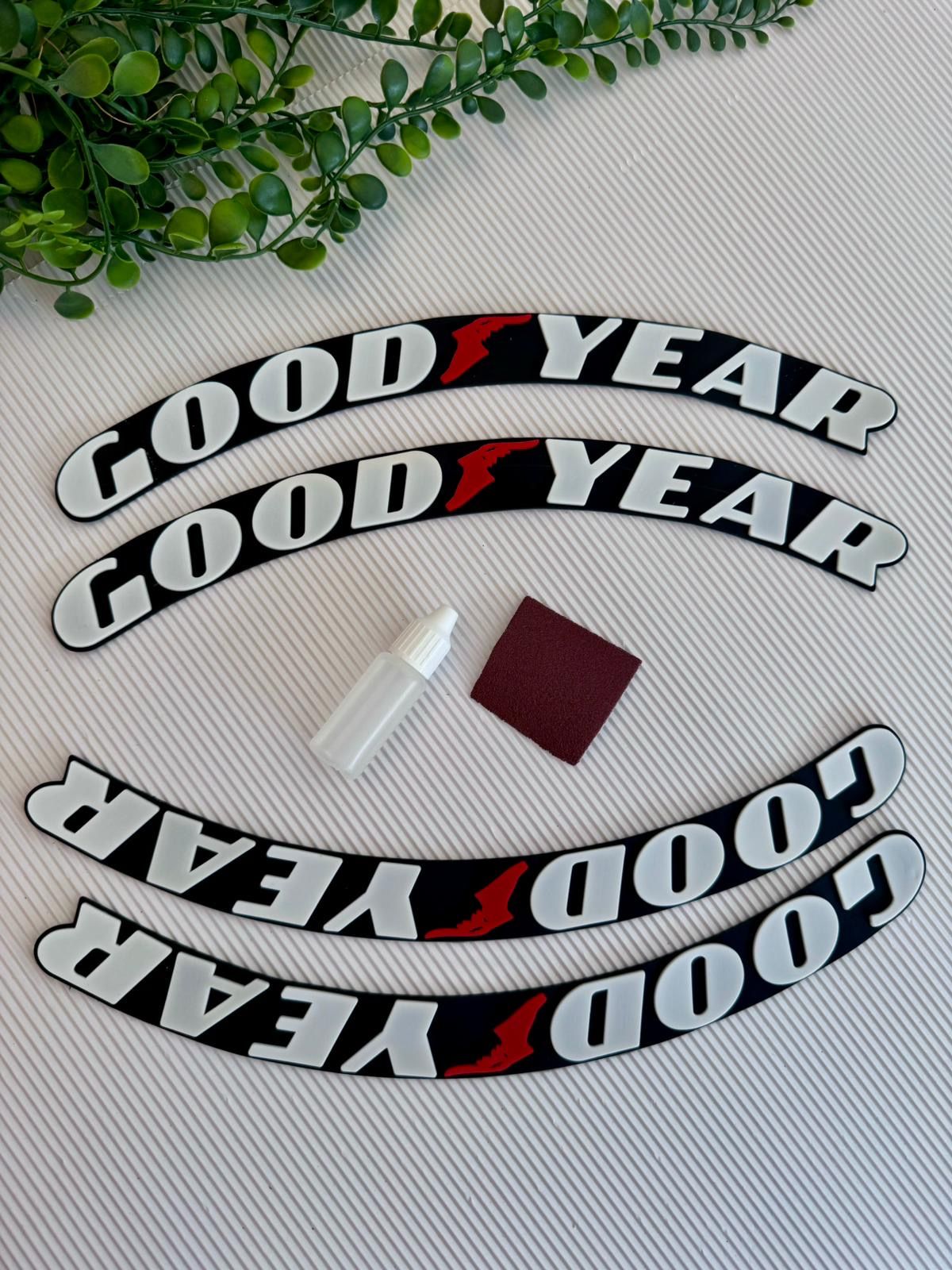 Goodyear Lastik Yazısı