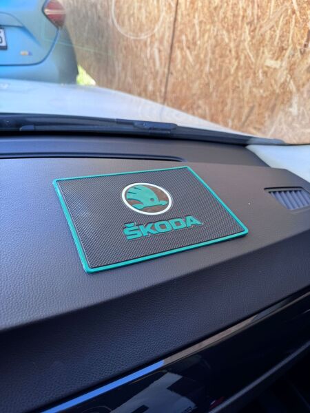 Skoda torpido üstü kaydırmaz ped