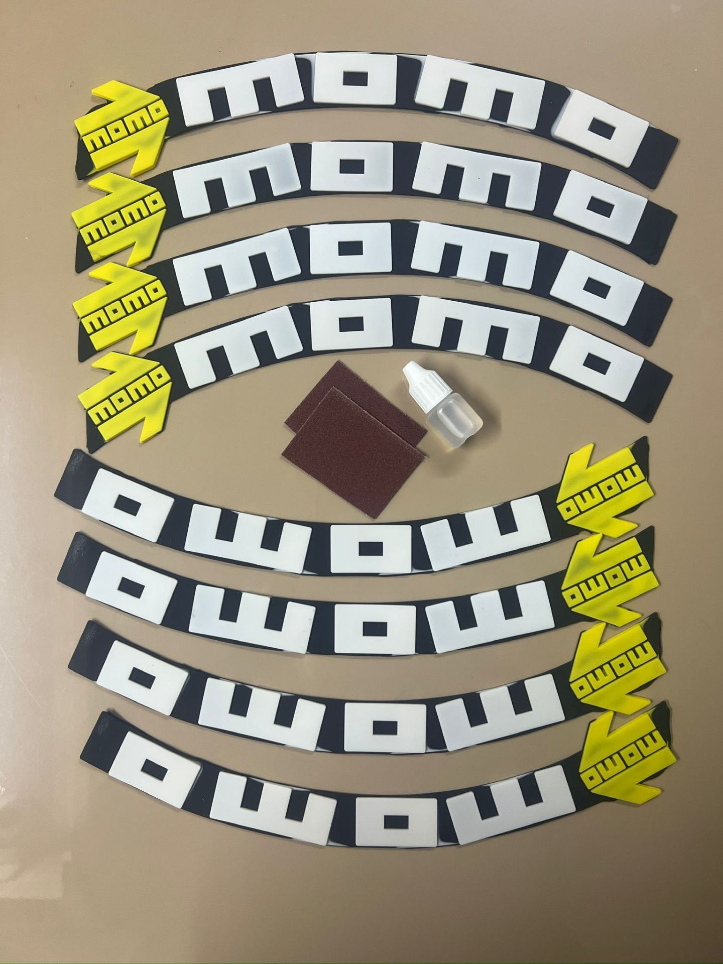 Momo Lastik Yazısı (siyah)
