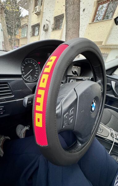 Momo yazı detaylı direksiyon kılıfı