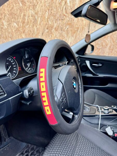 Momo yazı detaylı direksiyon kılıfı