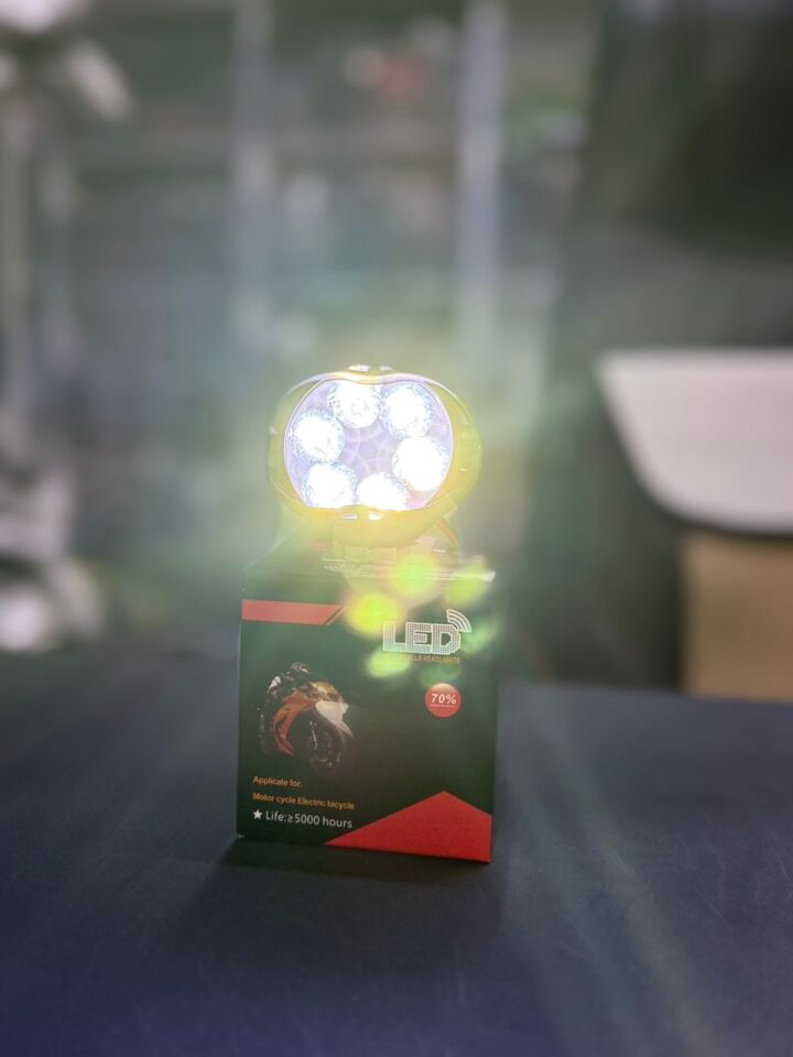 Plastik çerçeveli motor çakarı