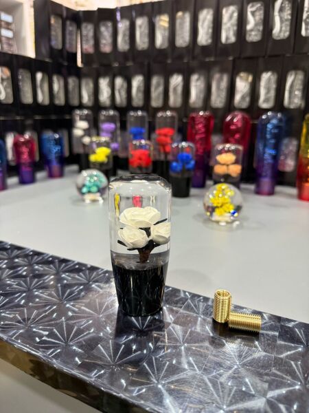 Beyaz güllü vites topuzu