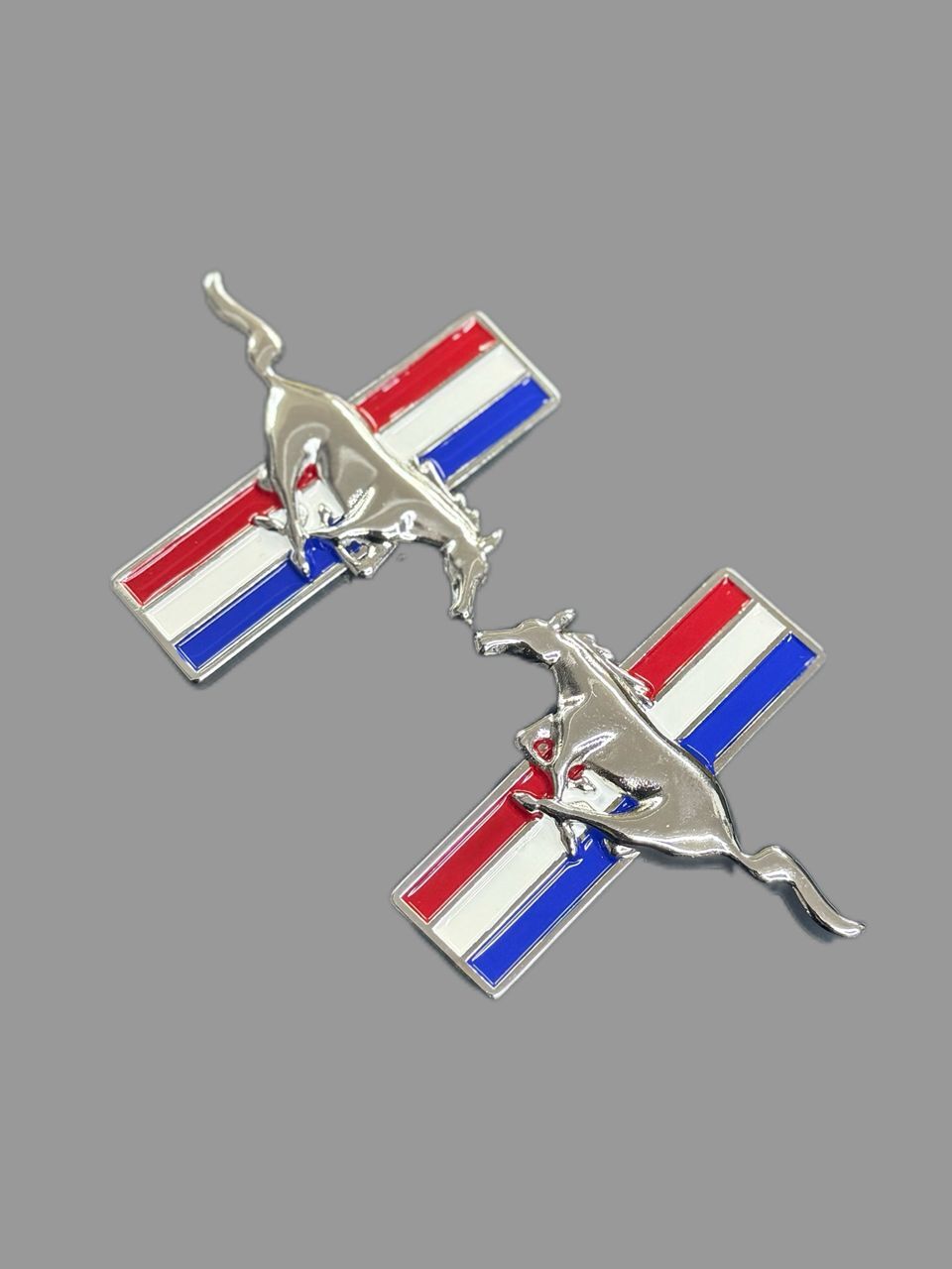 Mustang Küçük Döküm Arma (Çift)