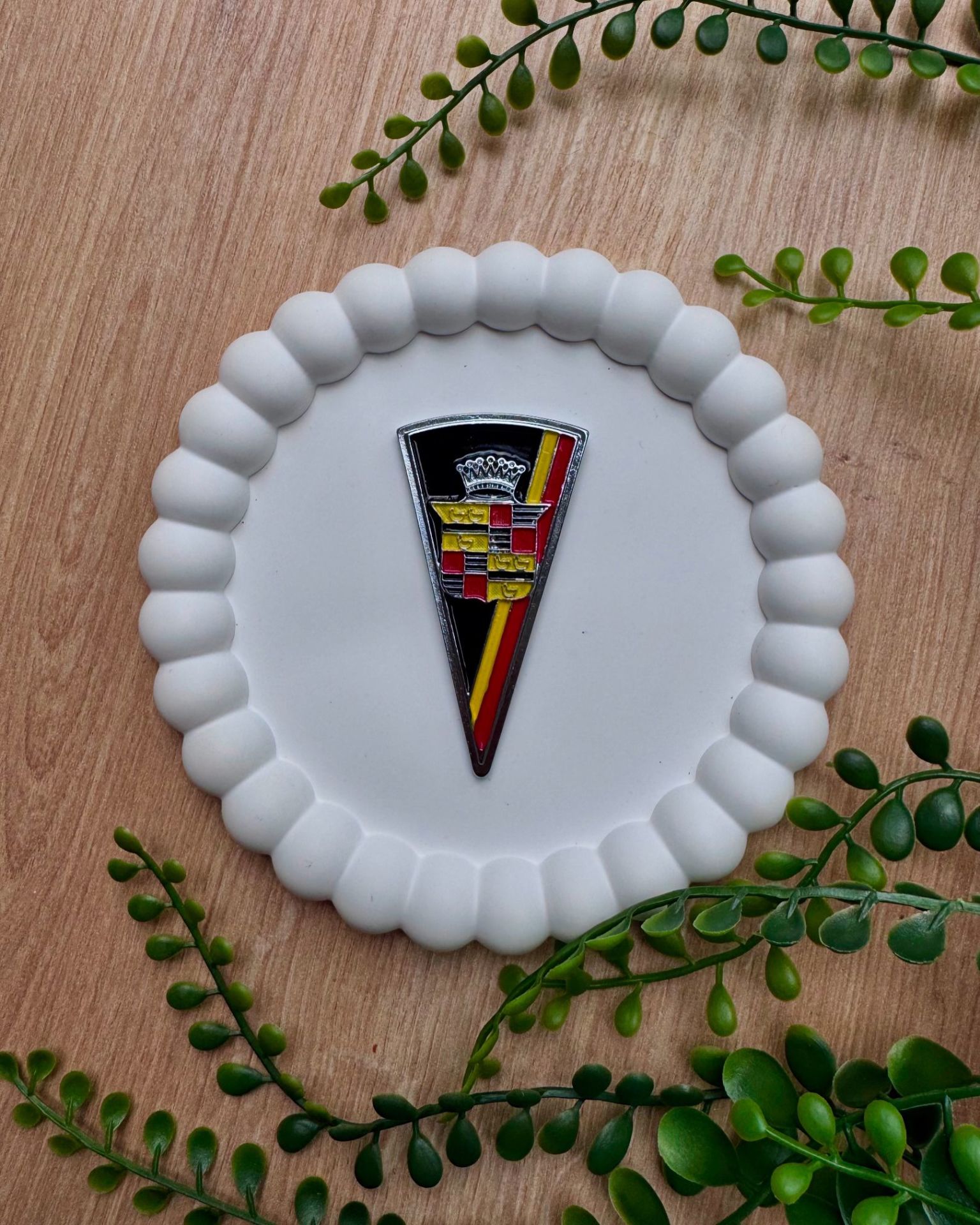 Cadillac Üçgen  Döküm Arma