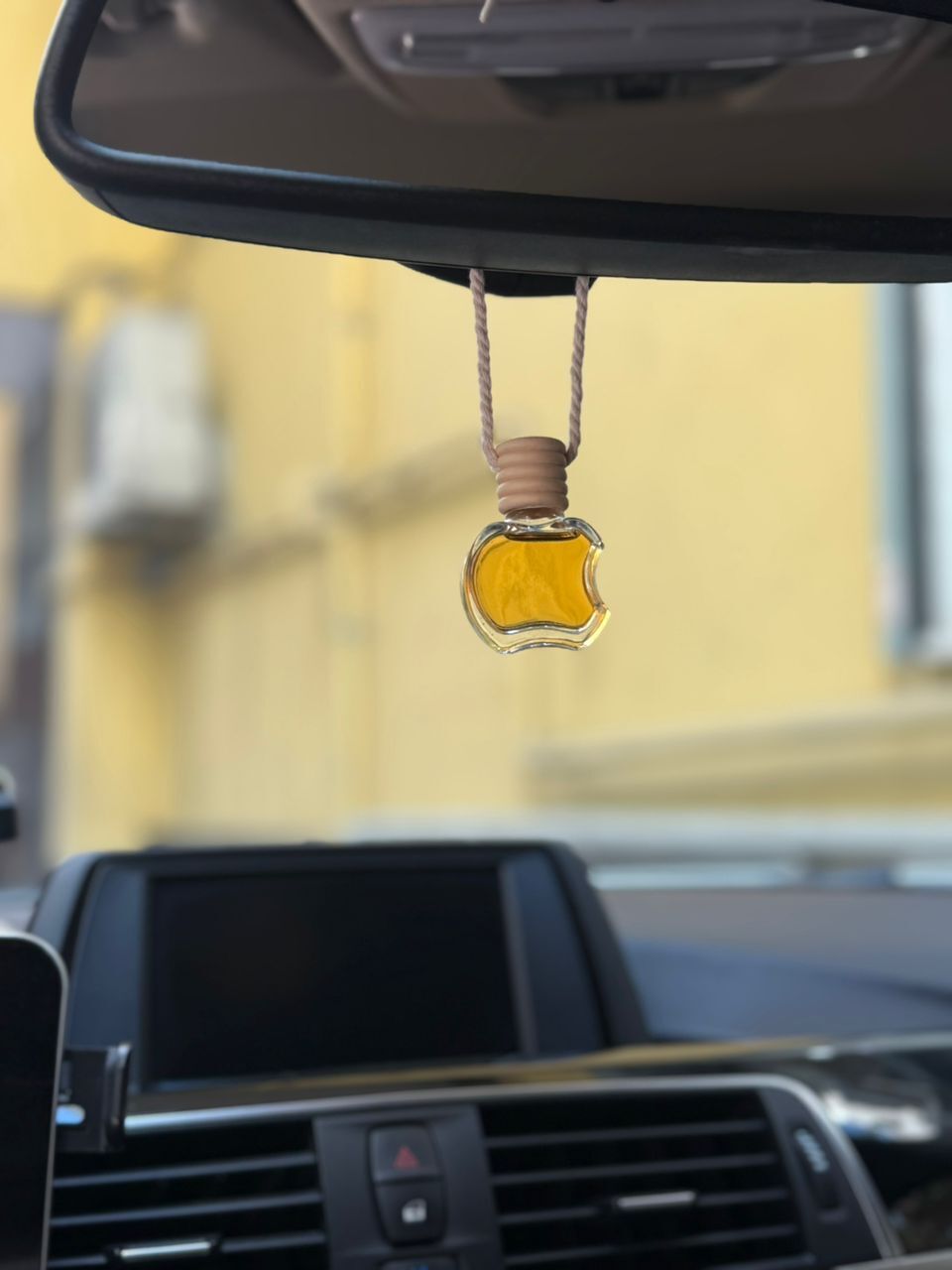 Oto Kokusu Tipi Tip Sakız Kokulu Asma İpli Cam Şişe 10 ML